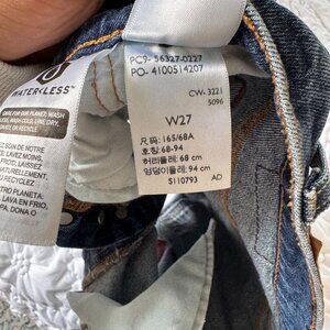 Levi 501 Shorts - Medium/Dark Wash